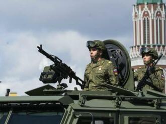 Poznajú poslanci Putinovu matematiku? A komunistka hovorí o ľudožrútstve, keď počuje, čo vláda chystá pre rodiny