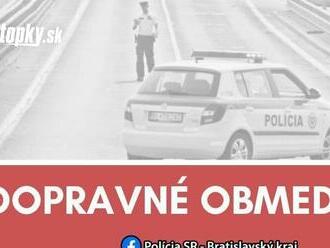 Polícia upozorňuje na dopravné obmedzenia na Vajnorskej ulici v Bratislave