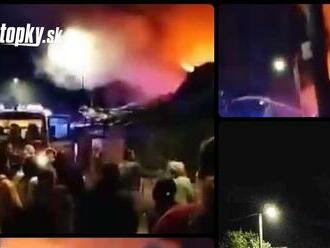Na východe Slovenska vyhlásili mimoriadnu situáciu: Zábery hrôzostrašného požiaru, bez strechy ostalo 46 ľudí