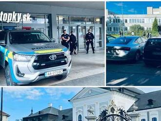 AKTUÁLNE Polícia zaviedla po atentáte mimoriadne bezpečnostné opatrenia! FOTO Tieto budovy a ľudí strážia Non-Stop