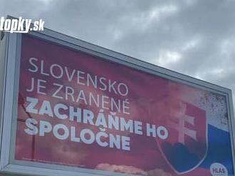 Hlas-SD pred eurovoľbami šokuje: FOTO Bilboardy postriekané krvou zaplavili celé Slovensko! Takto to vysvetľujú
