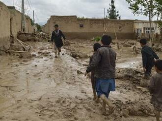 Povodne v Afganistane nekončia, práve naopak: Prírodný živel si vyžiadal už stovky mŕtvych