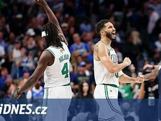 Krůček od rekordního titulu. Boston vyhrál i v Dallasu, zbývá jeden triumf