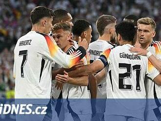 ONLINE: Německo - Skotsko 3:0 po půli,  v akci dvakrát VAR, hosté jsou v deseti