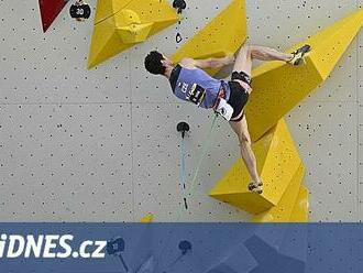 Do Paříže poletí, rameno šetří. A přece nekončí. Ještě si zalezu, nebojí se Ondra