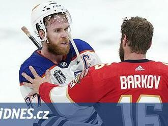 Edmontonský kapitán McDavid rozšířil svou sbírku cen o Conn Smythe Trophy