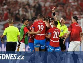 Zvláštní volba UEFA: Čechy namíchl sudí, co na Euru mohl pomoct i svým. Jak?