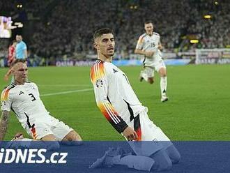 Německo - Dánsko 2:0, tři neuznané góly, postup trefil z penalty Havertz