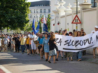 Na pochode za slobodu a demokraciu sa v Bratislave zišli stovky ľudí