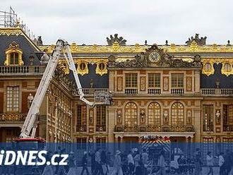 V zámku ve Versailles vzplanula střecha, evakuovali stovky návštěvníků