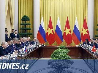 Chceme posílit vztahy, řekl vietnamský prezident Putinovi. Chválil úspěchy Ruska