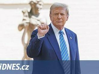 Trump vymazal Bidenovu výhodu. Poprvé hlásí více peněz na kampaň