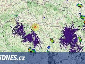 Víkendová výheň, bude až 35 stupňů. Bouřky s kroupami hrozí už dnes