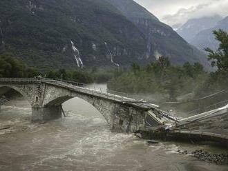 Po búrkach vo Švajčiarsku a Francúzsku zostalo sedem obetí
