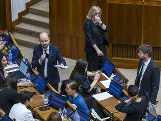 Parlament odmietol novelu progresívcov o mene a priezvisku. Zmeny sa týkali aj koncovky -ová