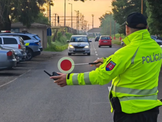 Polícia na dve hodiny totálne uzavrela Krompachy a Čiernu nad Tisou. Akcia cielila na alkohol