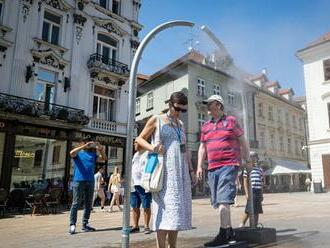 Aj v pondelok pozor na búrky, výstrahy sú aj pred vetrom a záplavami