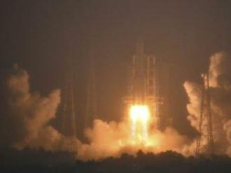 Čínska sonda Čchang-e 6 začala návrat z Mesiaca na Zem s nákladom vzoriek