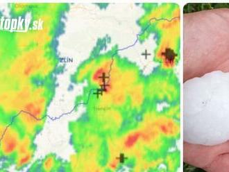 Na Slovensko sa valí pohroma: Meteorológovia upozorňujú na veľké krúpy, supercelárnu búrku a silný vietor!