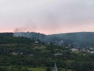 Požiar v Bratislave! FOTO Nad mestskou časťou je vidieť čierny dym: Hasiči vyrazili na miesto