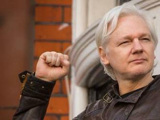 Assange, ktorý odhalil tie najtajnejšie dokumenty USA, sa postavil pred súd: Prekvapivý rozsudok!