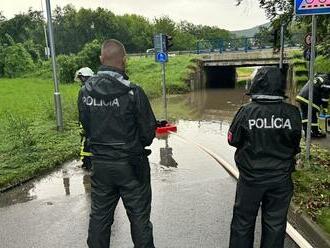 Nitru dnes potrápilo počasie: TAKTO vyzerá situácia na cestách! Prívalové dažde paralyzovali celé mesto