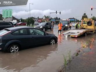 Po búrkach v Nitrianskom kraji je vyhlásená mimoriadna situácia: Viacero miest zápasí so záplavami!