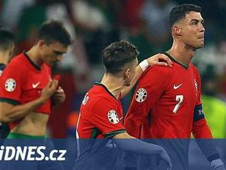 Ronaldo smutnil v slzách, pak ukázal sílu. Hodně těžké, ale to je fotbal, řekl