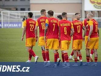 Dukla prodloužila smlouvy s oporami, Mešanovič změnil hostování v přestup