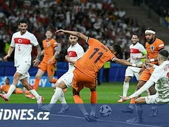 Nizozemsko - Turecko 2:1, rychlý zvrat a drama v závěru. Rozhodl vlastní gól