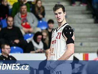 Basketbalový pivot Kovář odchází z Nymburka a míří do Pardubic