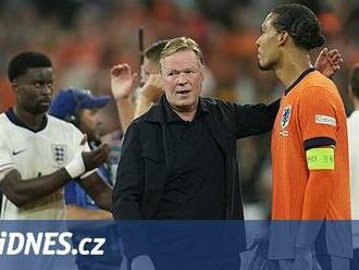 Podobné penalty ničí fotbal, čertil se Koeman. Do sudího se opřel i Van Dijk