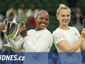 Triumfální česká sobota. Siniaková ve Wimbledonu ovládla čtyřhru