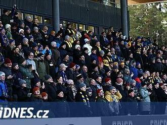 VIDEO: Nováčkovi finské fotbalové ligy vyhořel stadion. Nyní hledá azyl