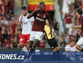 Sparta - Pardubice 2:1, fotbalová liga začala, mistr prohrával, rozhodl Olatunji