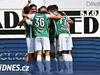 Jablonec - Mladá Boleslav 2:0, hosté dohrávali v devíti, výhru trefil Hollý