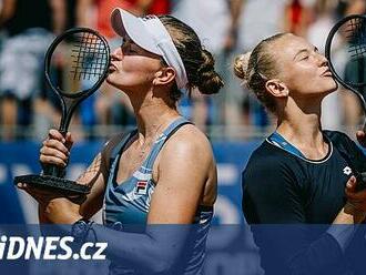 Generálka s trofejí. Krejčíková a Siniaková ovládly turnaj v Praze