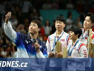 Nejsilnější fotka olympiády? Selfie „znepřátelených“ Korejců zaujalo svět