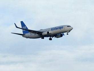 Pri turbulenciách sa v lietadle zo Španielska do Uruguaja zranili desiatky ľudí. Stroj núdzovo pristál