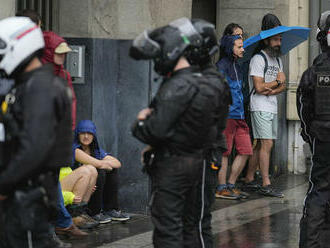 Polícia v prvý deň olympijských hier v Paríži zmarila protest proti zmene klímy