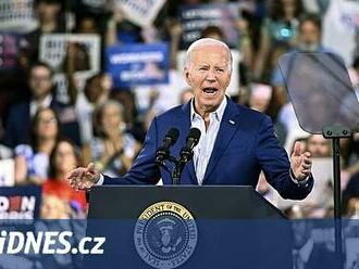 Kondice dobrá, kognitivní schopnosti testuji denně, zachraňoval Biden kampaň