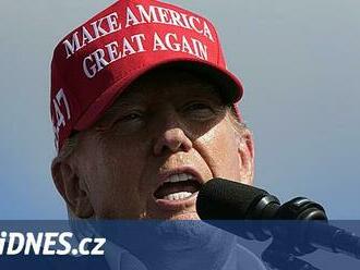 Trumpův tým spustí kampaň proti Harrisové, pokud Biden odstoupí, píší média