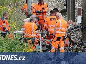 Sabotáž ceremoniál neovlivní, ujišťuje Paříž. Izrael ukazuje na Írán