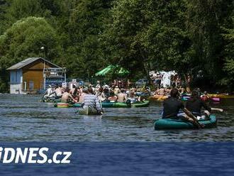 Mezi vodáky na jihu Čech se šíří střevní infekce, do kempů jezdí záchranka