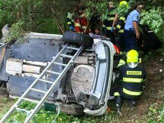 Hrozivá nehoda mestských policajtov: Skončili mimo cesty