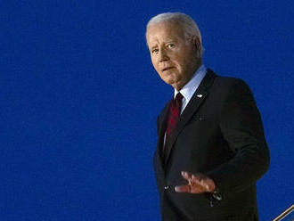 Biden odstupuje z boja o Biely dom, podporil viceprezidentku Harrisovú