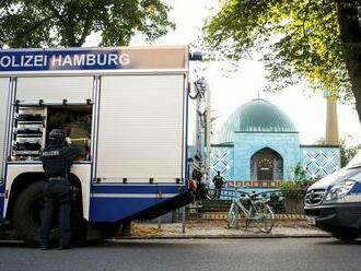 Veľká razia v Hamburgu, polícia obsadila Islamské centrum. Nemecká vláda jeho činnosť zakázala