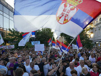 Tisíce Srbov demonštrovali proti ťažbe lítia dohodnutej s EÚ