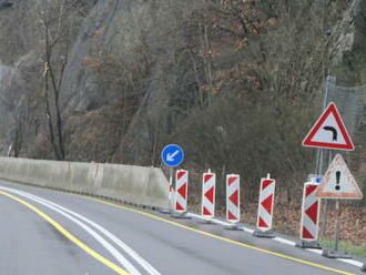 Vodiči pozor. Problémová cesta popod Strečno bude sedem víkendov uzatvorená