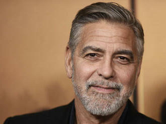 Clooney podporil Harrisovú, Biden podľa herca zachránil demokraciu